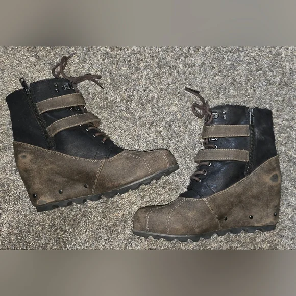 Not Rated Hermione Wedge Boot By The Buckle Womens Size 8.5 Black And Brown - Picture 9 of 12